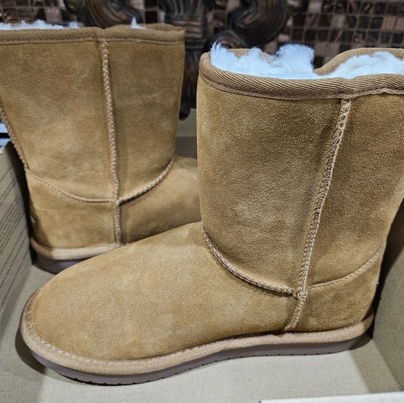 Ugg Koolaburra Boots - Picture 9 of 12